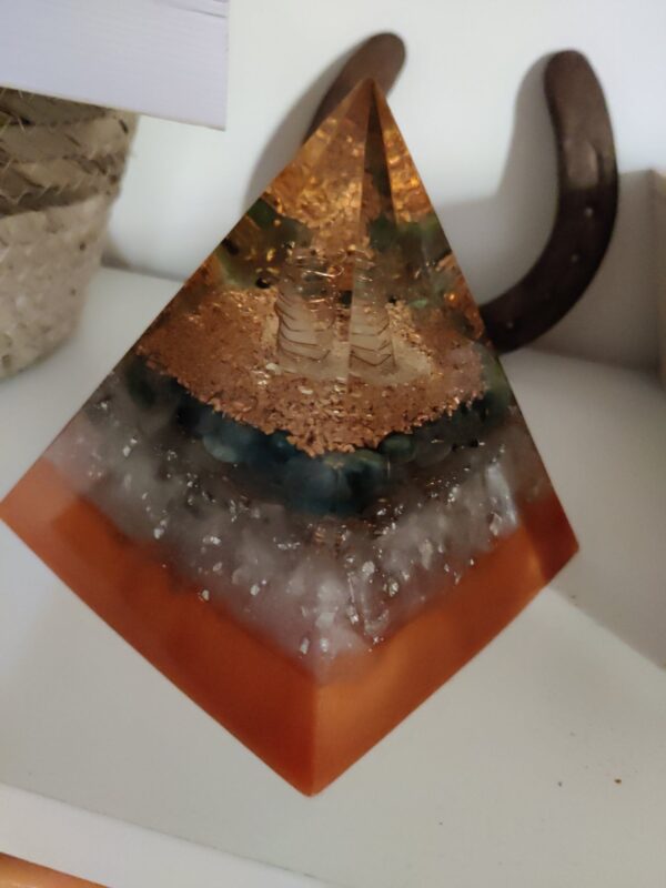 Les orgonites en forme de pyramide (petite) – Image 4