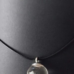 Collier boule en verre rempli de howlite