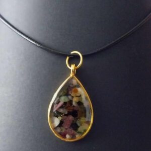 collier goutte rempli de tourmaline